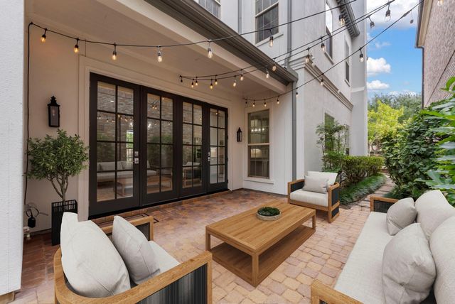 14 Jetty Point Drive, The Woodlands, TX 77380