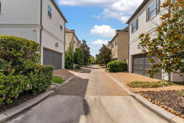 14 Jetty Point Drive, The Woodlands, TX 77380