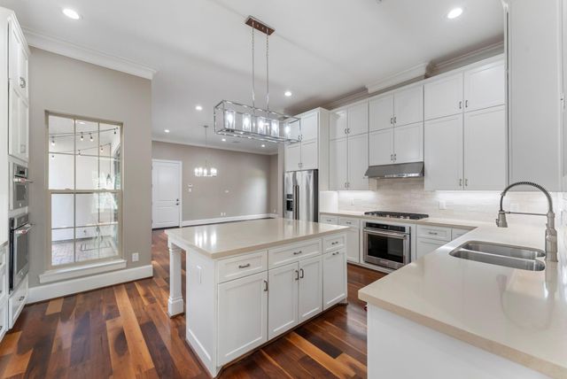 14 Jetty Point Drive, The Woodlands, TX 77380