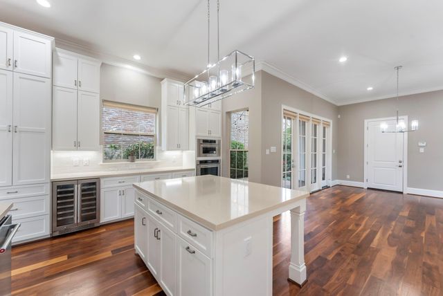 14 Jetty Point Drive, The Woodlands, TX 77380