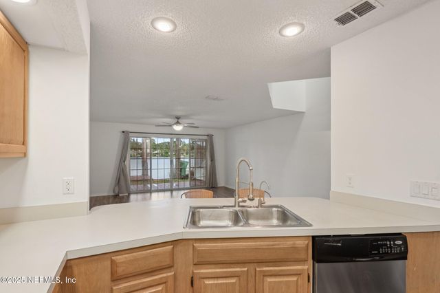 11286 LAKE MANDARIN Circle E, Jacksonville, FL 32223