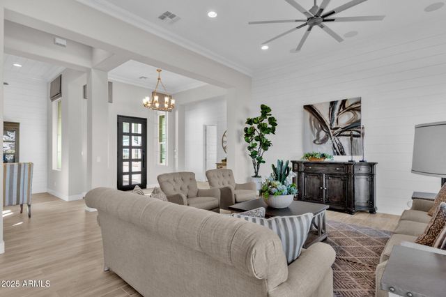 1110 E PEACH TREE Drive, Chandler, AZ 85249