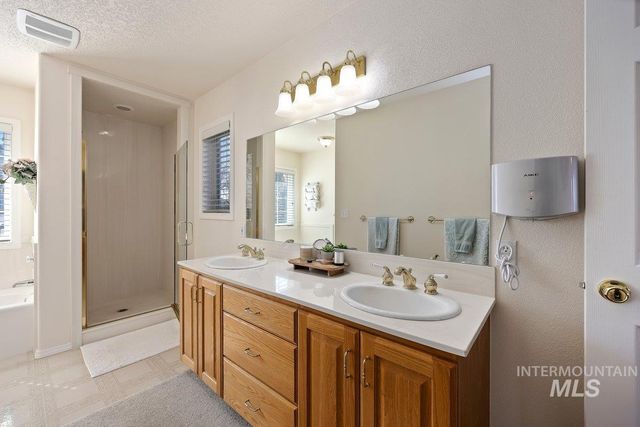 3018 Laurelwood Dr, Twin Falls, ID 83301