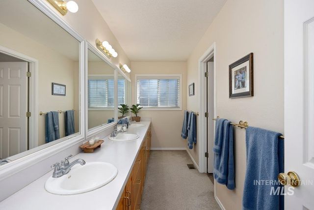 3018 Laurelwood Dr, Twin Falls, ID 83301