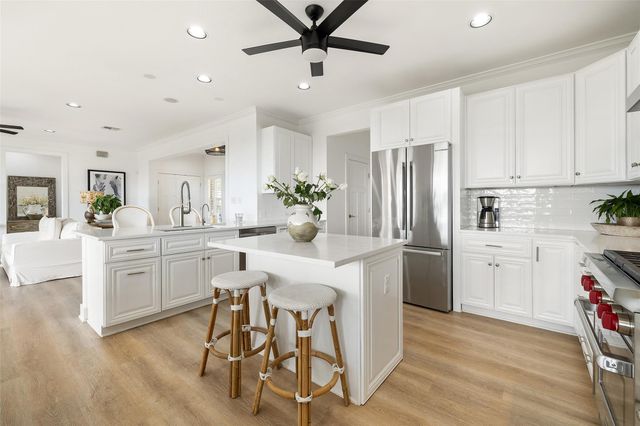 114 Crest View DR, Wimberley, TX 78676