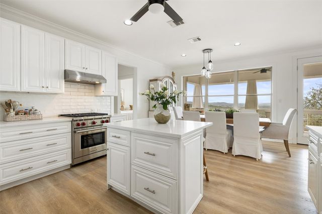 114 Crest View DR, Wimberley, TX 78676