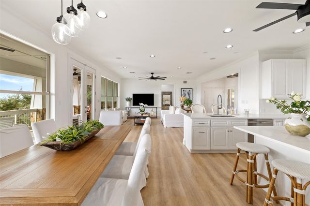 114 Crest View DR, Wimberley, TX 78676