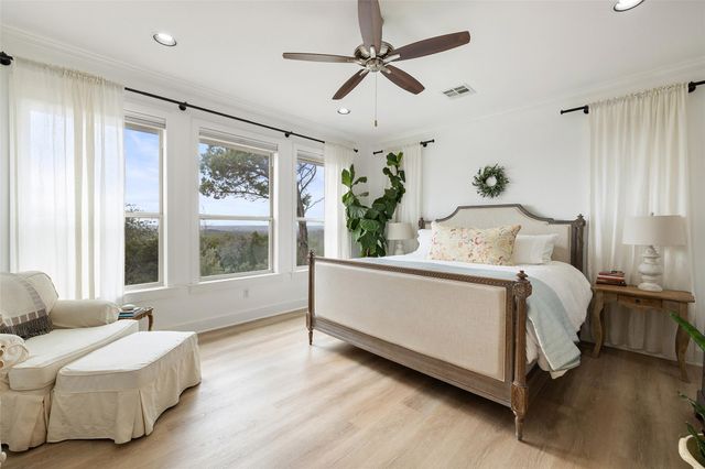 114 Crest View DR, Wimberley, TX 78676