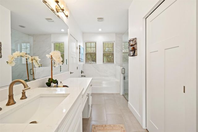 114 Crest View DR, Wimberley, TX 78676