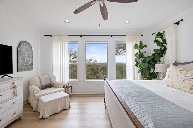 114 Crest View DR, Wimberley, TX 78676