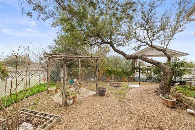 114 Crest View DR, Wimberley, TX 78676