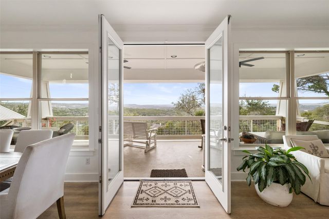 114 Crest View DR, Wimberley, TX 78676