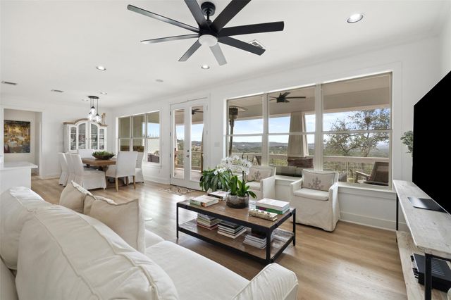 114 Crest View DR, Wimberley, TX 78676