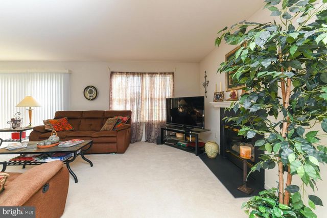 5 BROOKSTONE DR, Sicklerville, NJ 08081