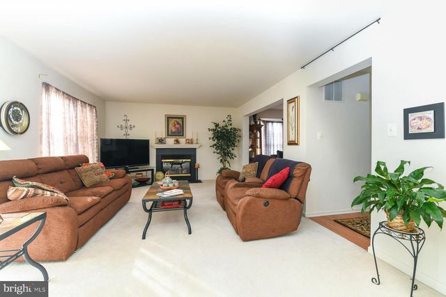 5 BROOKSTONE DR, Sicklerville, NJ 08081