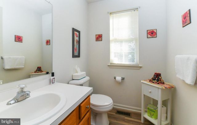 5 BROOKSTONE DR, Sicklerville, NJ 08081