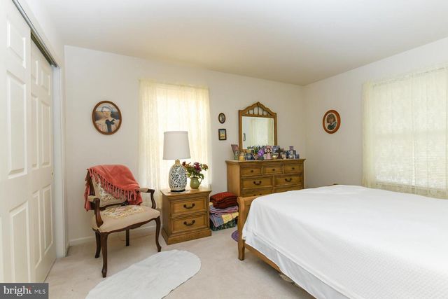 5 BROOKSTONE DR, Sicklerville, NJ 08081