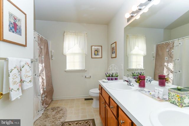 5 BROOKSTONE DR, Sicklerville, NJ 08081