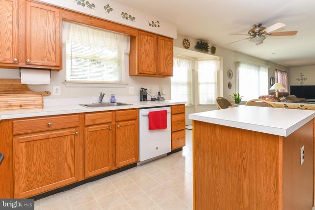 5 BROOKSTONE DR, Sicklerville, NJ 08081