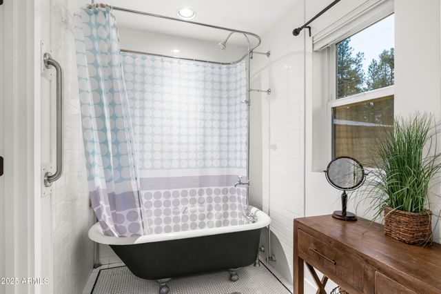 419 KIOWA --, Flagstaff, AZ 86005