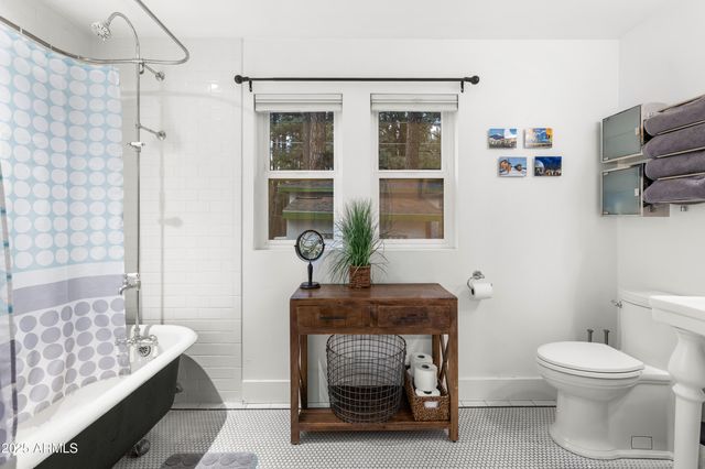 419 KIOWA --, Flagstaff, AZ 86005