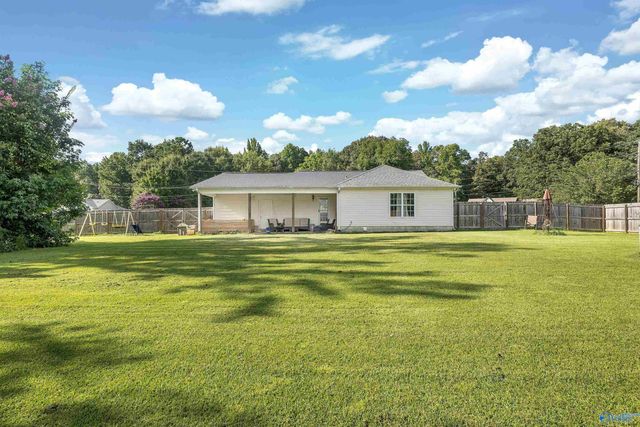 138 Rolling Meadows Road SE, Hartselle, AL 35640