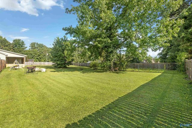 138 Rolling Meadows Road SE, Hartselle, AL 35640