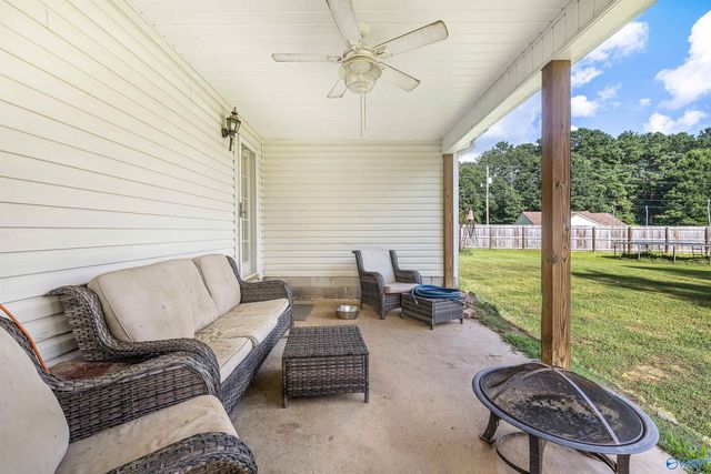 138 Rolling Meadows Road SE, Hartselle, AL 35640