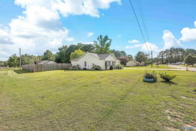 138 Rolling Meadows Road SE, Hartselle, AL 35640