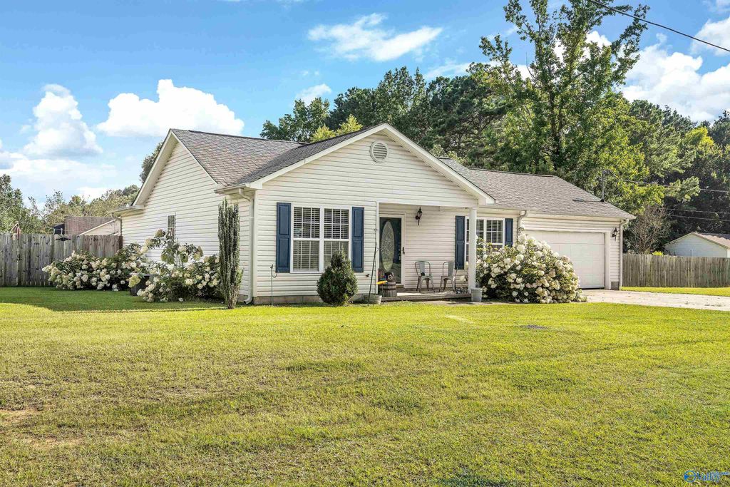 138 Rolling Meadows Road SE, Hartselle, AL 35640