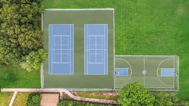 167 Pointe Circle N 167, Coram, NY 11727
