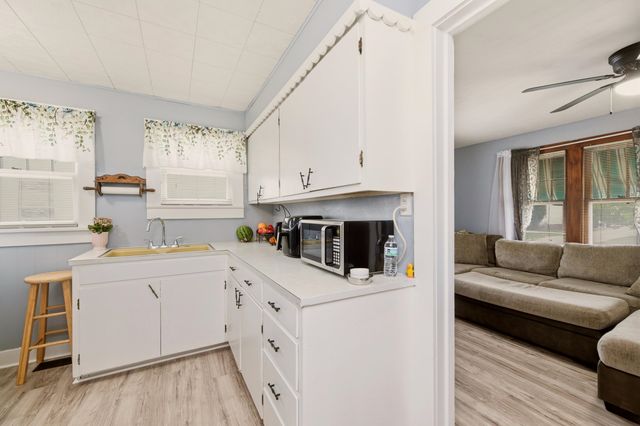 1010 S Dodge St, Wichita, KS 67213
