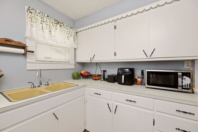 1010 S Dodge St, Wichita, KS 67213