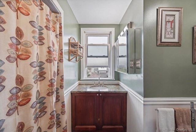 27 Faneuil Place, New Rochelle, NY 10801