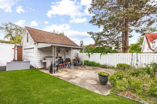 27 Faneuil Place, New Rochelle, NY 10801