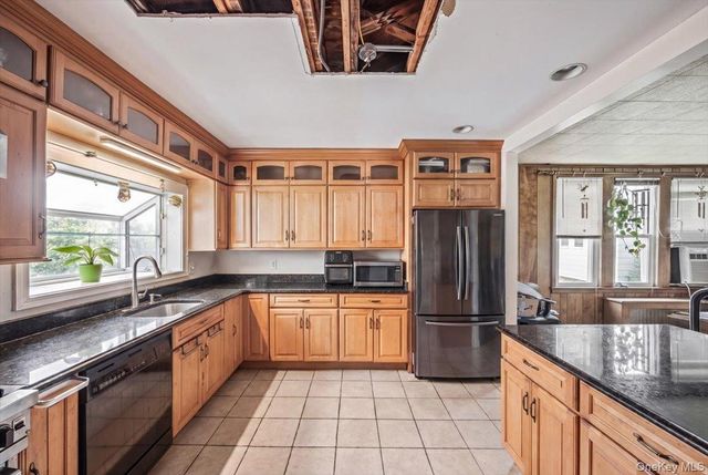 27 Faneuil Place, New Rochelle, NY 10801