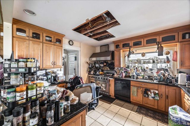 27 Faneuil Place, New Rochelle, NY 10801