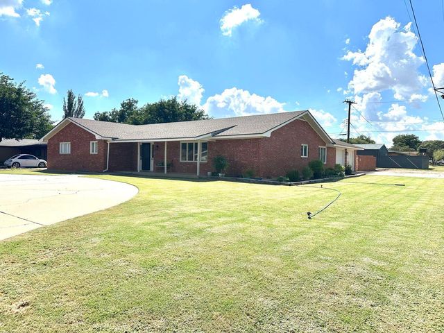 819 Holliday Drive, Plainview, TX 79072