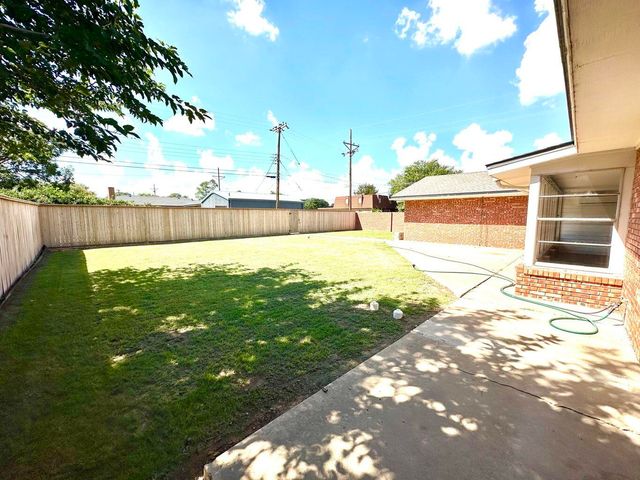 819 Holliday Drive, Plainview, TX 79072