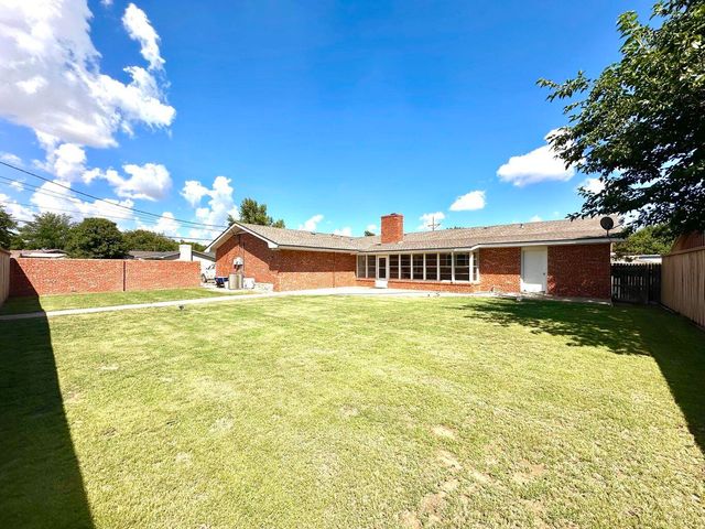 819 Holliday Drive, Plainview, TX 79072