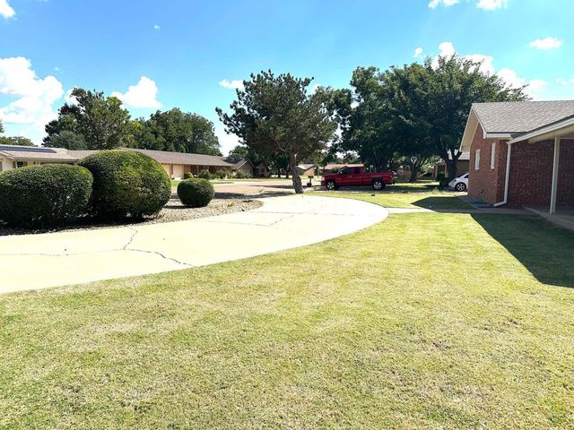 819 Holliday Drive, Plainview, TX 79072