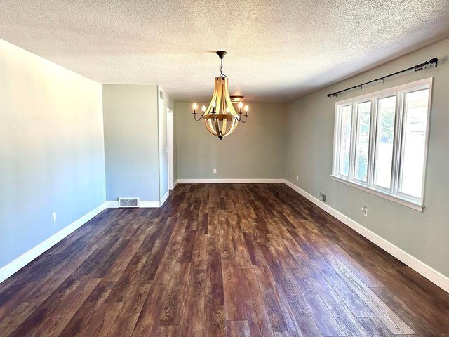 819 Holliday Drive, Plainview, TX 79072