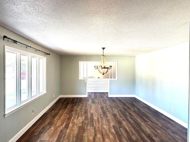 819 Holliday Drive, Plainview, TX 79072