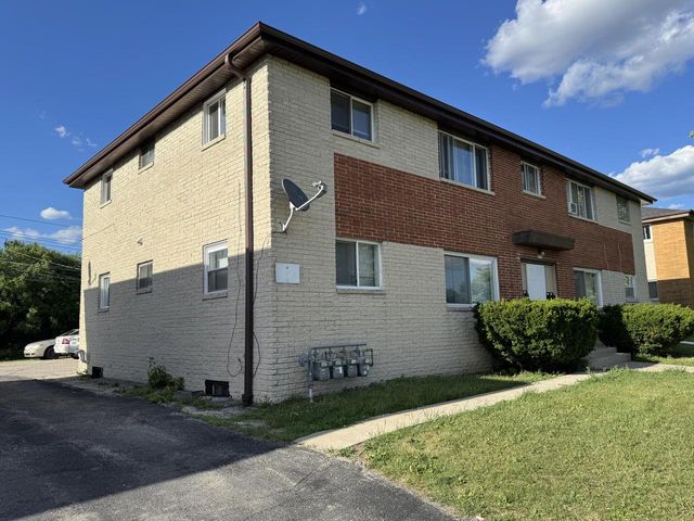 8754 W Carmen AVENUE, Milwaukee, WI 53225