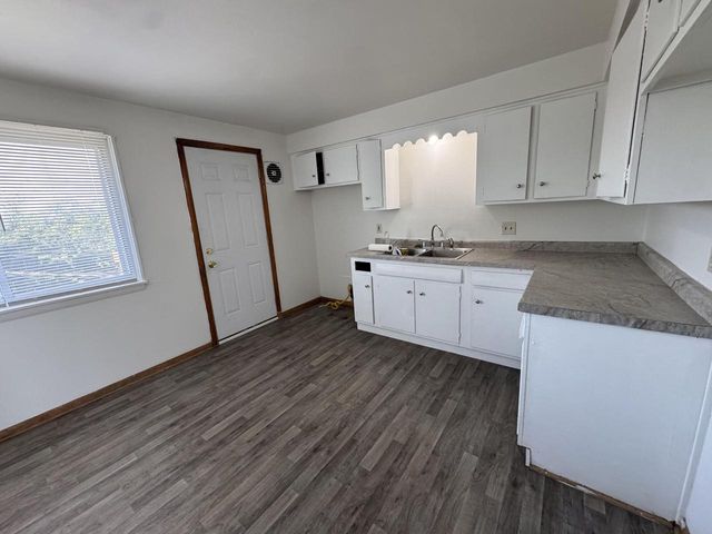 8754 W Carmen AVENUE, Milwaukee, WI 53225