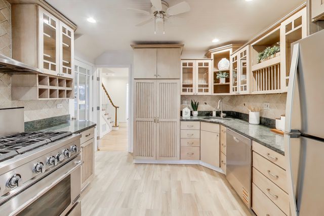 403 Dalton Avenue, Mundelein, IL 60060