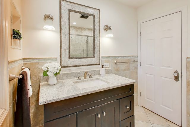 403 Dalton Avenue, Mundelein, IL 60060