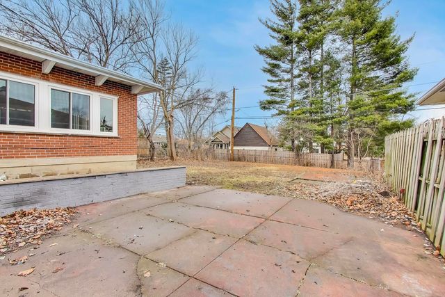 403 Dalton Avenue, Mundelein, IL 60060