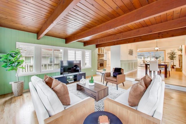 403 Dalton Avenue, Mundelein, IL 60060