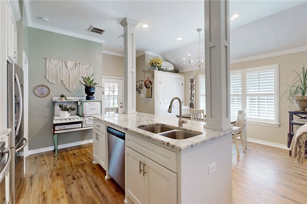 703 Meadow Brook Drive, Caldwell, TX 77836 — photo 3